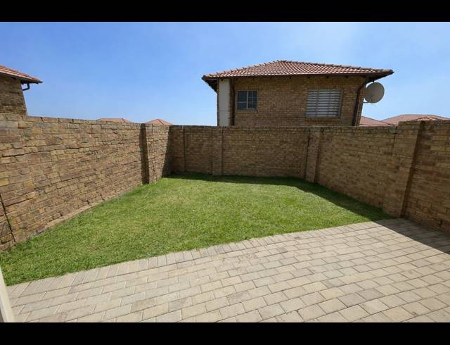 3 bed property to rent in KOSMOSDAL